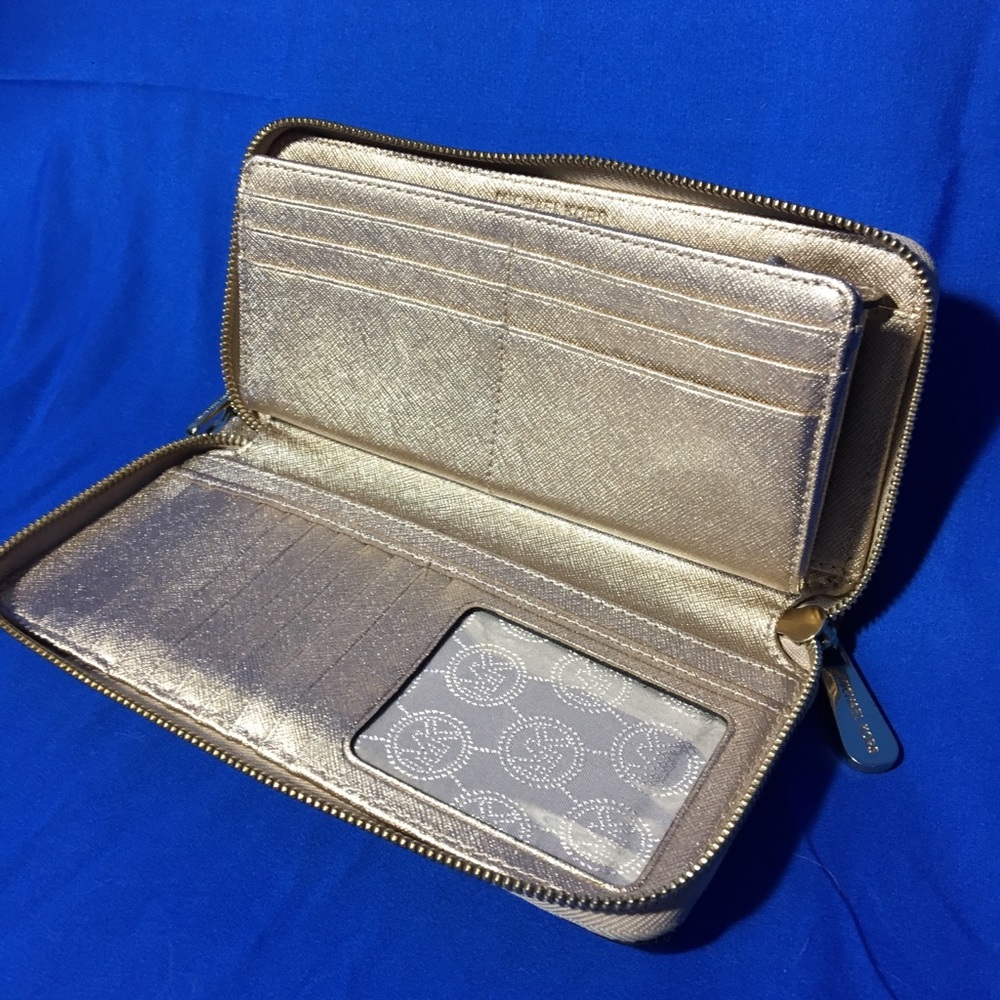 Michael Kors Wristlet Clutch Wallet - Picture 6 of 8